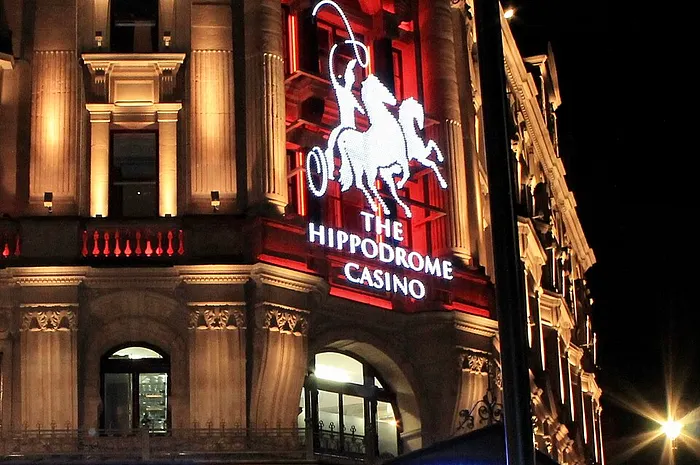 Короткий разбор: иск Dr Mortaza Sahibzada на £100 000 к лондонскому Hippodrome Casino отклонён — игрок оплатит £11 000 издержек